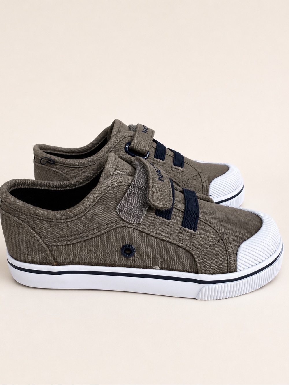 Nautica Kids Sneakers with Adjustable Strap Size 11 # Bag NZ